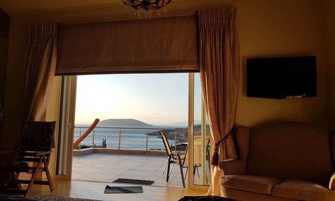Palaia Fokaia Villa | Breathtaking Sunset Villa in Sounio near the beach