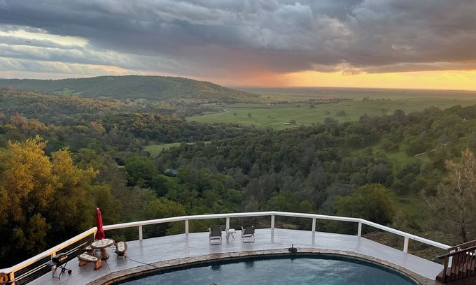 El Dorado Hills Cottage | Breathtaking view of the Hills with HotTub, Pool and Pool Table