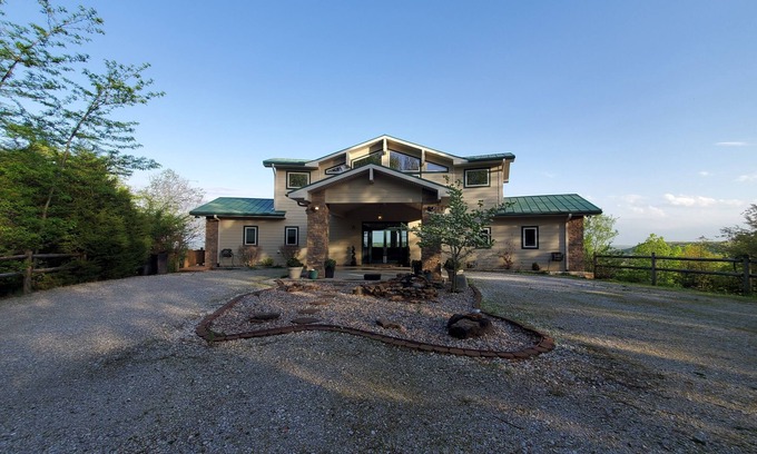 Lost Bridge Village House | Breezy Point- Huge Home & Amazing Lake Views! Near Sailboat Club & Marina