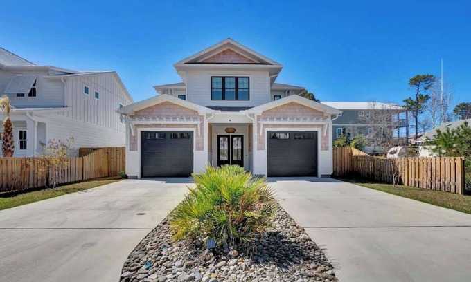 Wilmington House | Brezza Fresca w/a private pool In Carolina Beach