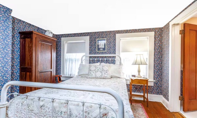 Galena Condo | Briarstone Inn | Historic 7-Room Inn w/Private Baths | Walk to Downtown Galena