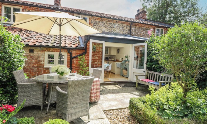 Aylsham Cottage | BRIDGE COTTAGE, family friendly, character holiday cottage in Aylsham
