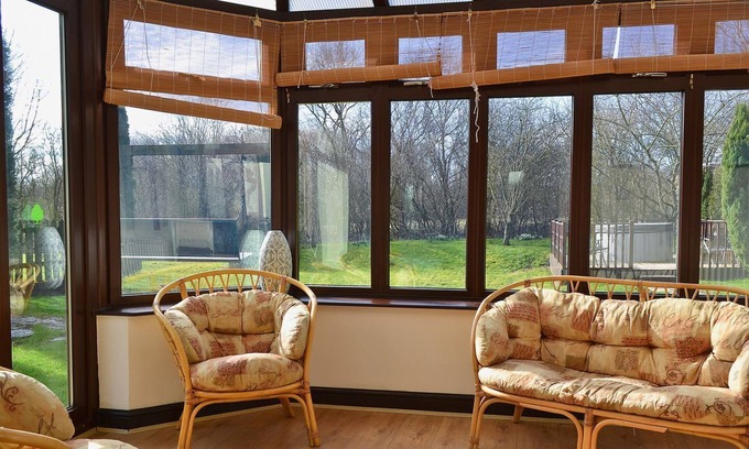 Ashby Woulds Cottage | Bridge House is an attractive property with a four poster bed, electric woodburner and a hot tub.