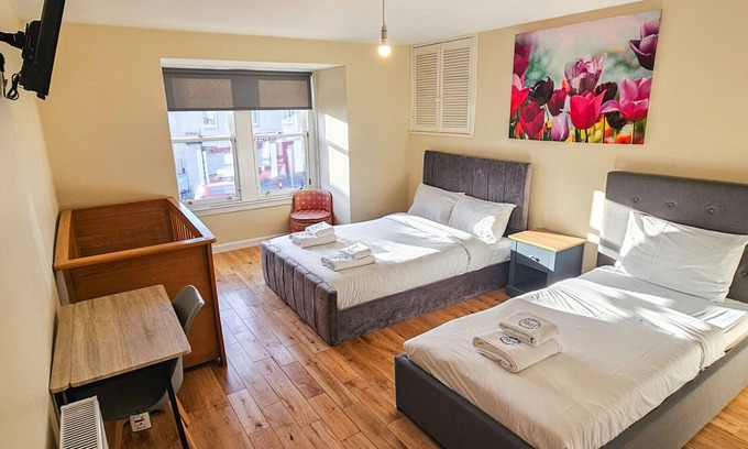 MacMerry Bed & Breakfast | Bridge St Guest House - Room 2 - Tranent
