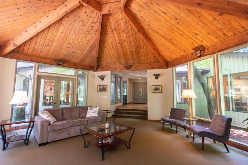 Bridle Trails House | Bridle Trails Treehouse