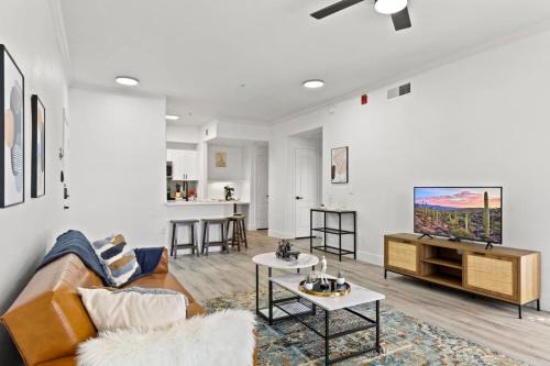 Chandler Apartment | Bright 1BR CozySuites in Downtown Chandler 08