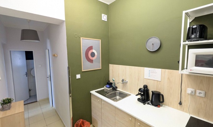 Zizkov Apartment | Bright 2 bed with big terrace by tram