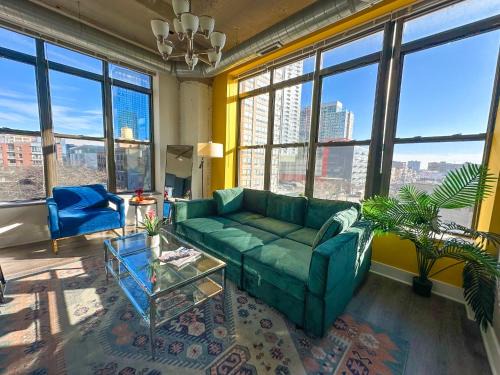 Near South Side Apartment | Bright 2BR Luxury Corner Suite with Optional Parking Sleeps 6 guests Near McCormick Place and Soldier Field