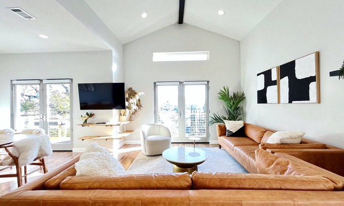 Westlake Village House | Bright 4 Bedroom Mountain View Home By Arts Plaza