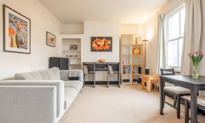 Cambridge Apartment | Bright & Airy Central Flat | Pass The Keys