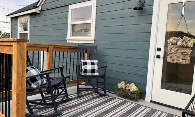 Walla Walla Apartment | Bright and Cheery 3-bedroom Basement lodging in Walla Walla