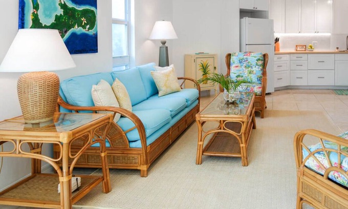 Seven Mile Beach Resort | Bright and Colorful 1 Bedroom Condo, Short Walk To Beautiful Seven Mile Beach