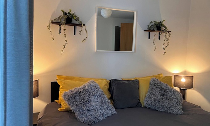 Peckham Apartment | Bright and Cosy space near amenities and travel