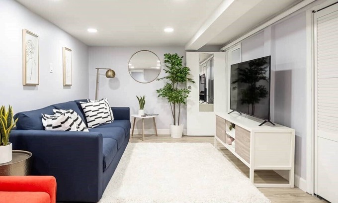 Logan Square Apartment | Bright and Cozy 1BR Apartment in Logan Square!