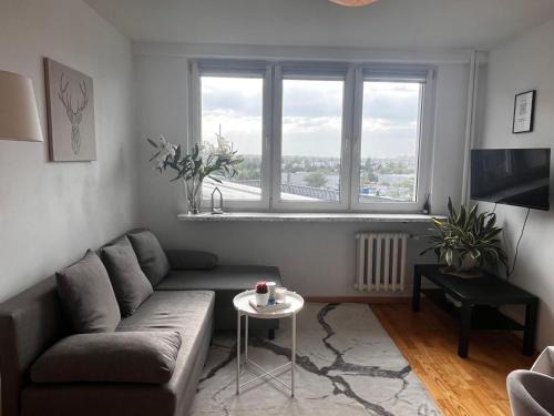 Targowek Apartment | Bright and cozy 34m apartment near metro M2 and tram