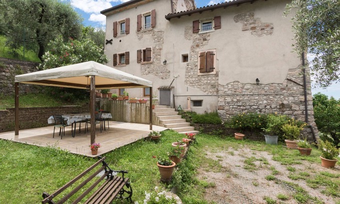 Albisano Apartment | Bright and Modern Holiday Apartment "Casa Silvia"