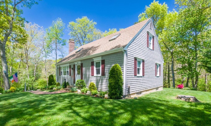 North Falmouth House | Bright and roomy, sleeps 8, near bike path and drive to beaches, large back yard