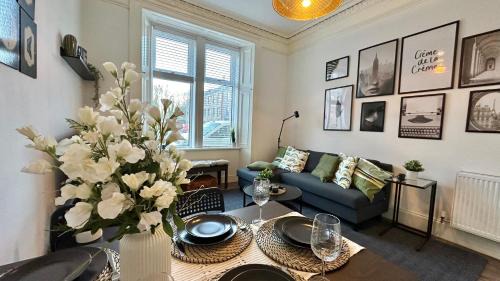 Clydebank Apartment | Bright and spacious apartment near Glasgow