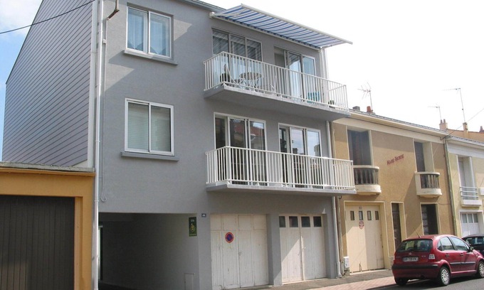 Les Sables d'Olonne Apartment | Bright apartment a stone's throw from the beach
