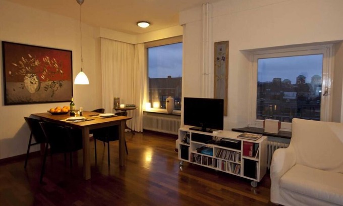Schinkelbuurt Apartment | bright apartment Amsterdam between canal and park