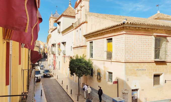 San Bartolome Apartment | Bright Apartment at Santa Cruz 6 people Parking Optional