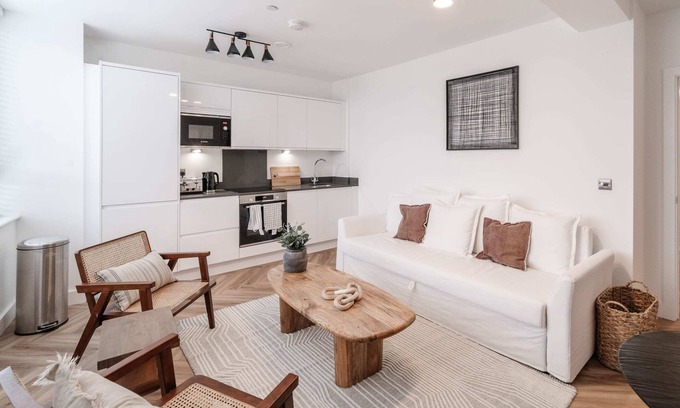 Chester Apartment | Bright Apartment in Chester's Heart
