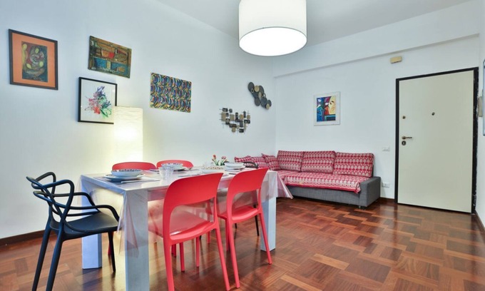 Salerno Apartment | Bright apartment with balcony ideal for up to 4 people, equipped with every comfort to ensure a relaxing stay. Located just 200 meters from the sea, it is located in the eastern area of Salerno, in a quiet but well-served neighborhood, with shops,
