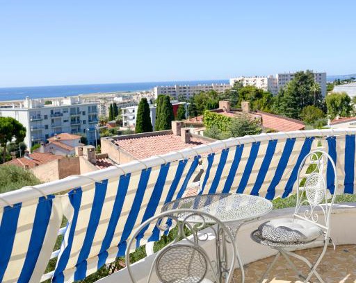 La Californie Apartment | Bright Apartment with Sea View