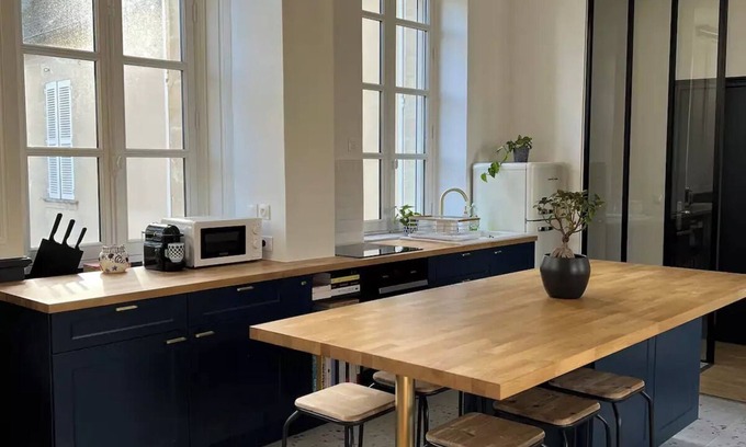 Bayeux Apartment | Bright Apt 750 sq ft in Bayeux historic center w Pkg