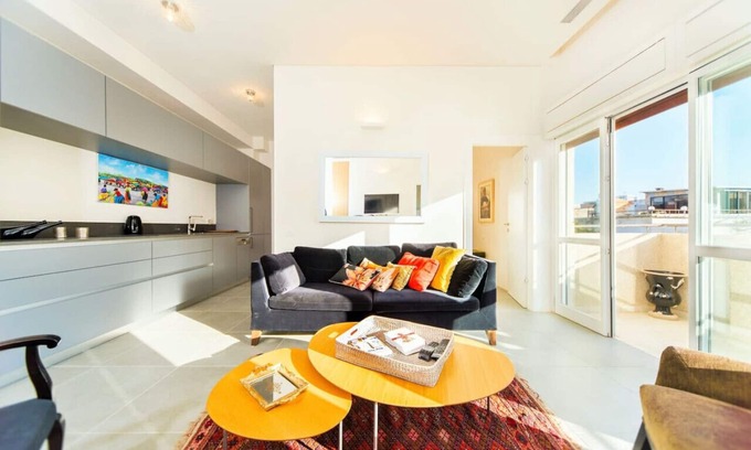 Old North Apartment | Bright Apt w Balcony & Mamad 10min Walk from Beach