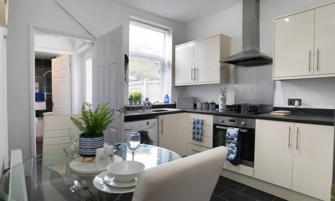 Chesterfield House | Bright Central 2BR Home: WiFi, Garden, Queens Park