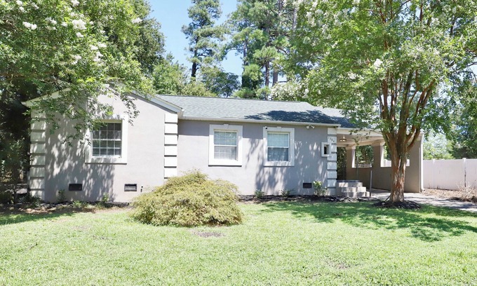 Drayton House | Bright & Cheerful Modern Home located 1.5 miles from Downtown Spartanburg