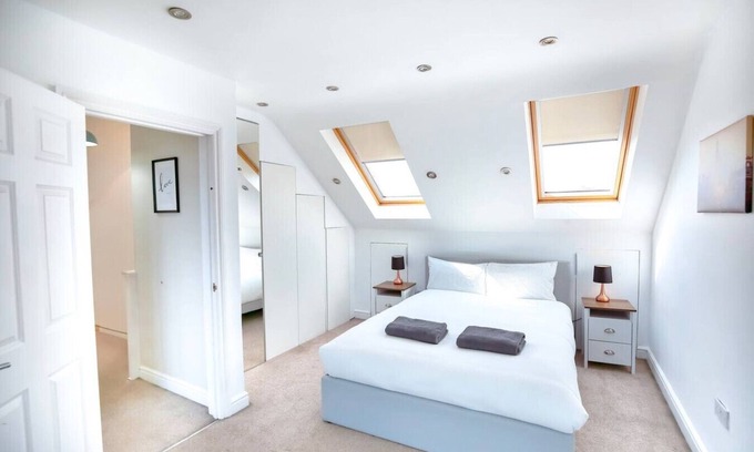 Tooting House | Bright, Clean & Central – Tooting Home with Garden