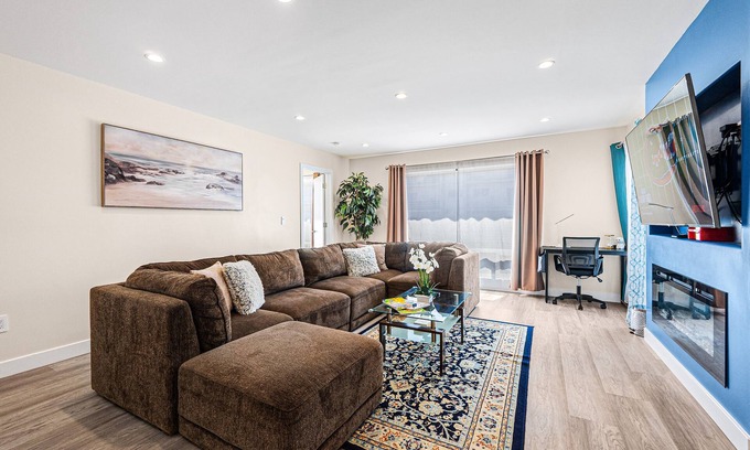 St. Francis House | Bright & comfortable 4brs Home in Daly City