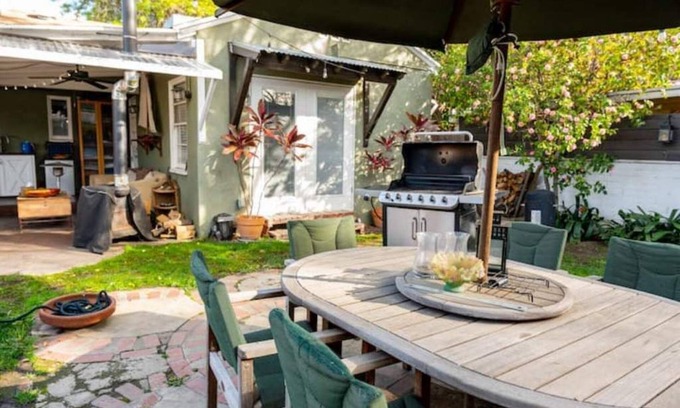 Van Nuys House | Bright Comfortable Home in Van Nuys