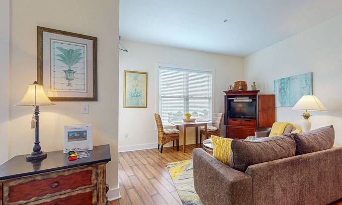Gulf Place Apartment | Bright condo near shopping & restaurants w/tennis & shared pool