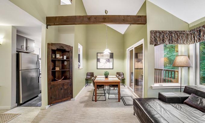 Waitsfield Condo | Bright condo with pool, sauna, tennis - 2 miles from Sugarbush Resort