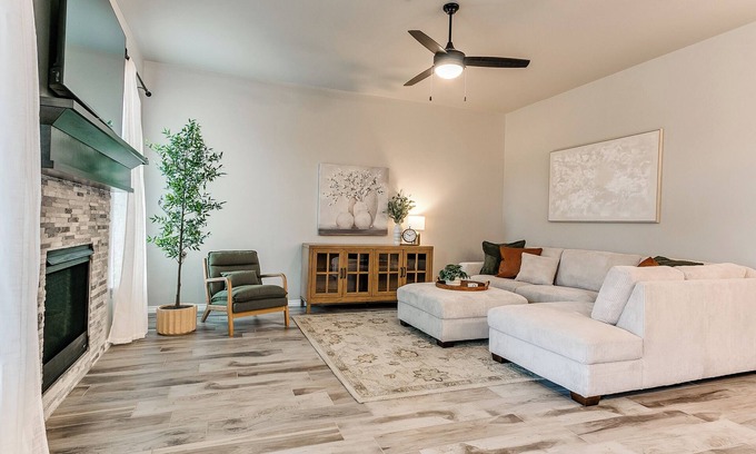 Edmond House | Bright & Cozy Comfort on 158th