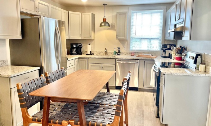 Frederick Condo | Bright Cozy Condo - 9 Minute Walk To Carroll Creek