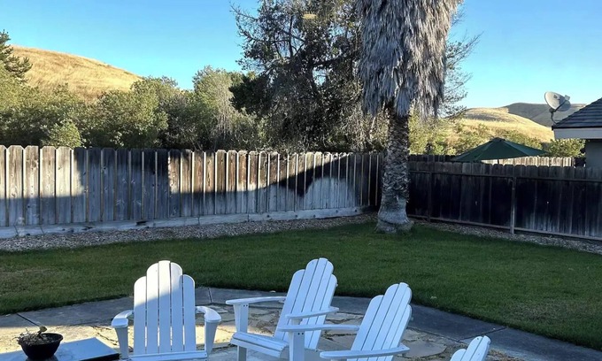 Salinas House | Bright cozy home10 minutes from Monterey and Carmel!