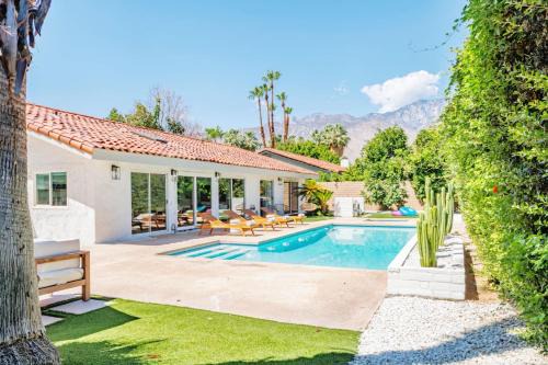 Palm Springs House | Bright Desert Villa w Pool Jacuzzi &Mountain Views