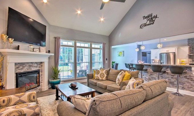 Hopkins House | Bright Hopkins Home with Game Room and Fire Pit!