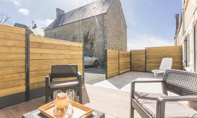 Lingreville Cottage | Bright house in Lingreville near the beach