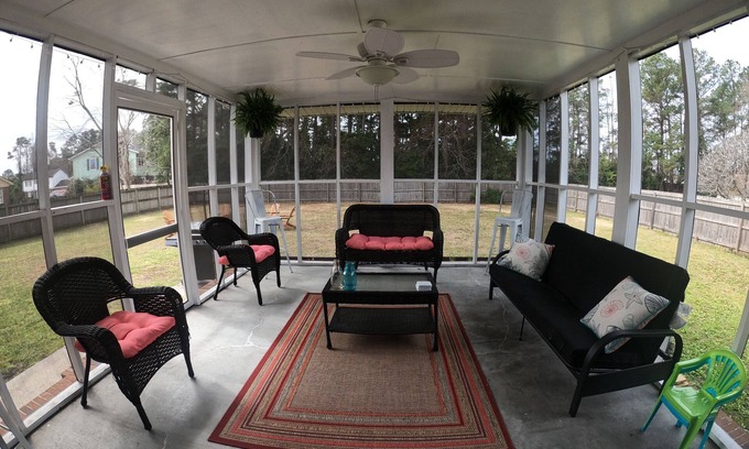 Jacksonville House | Bright House w/ Fire Pit & Screened-In Porch