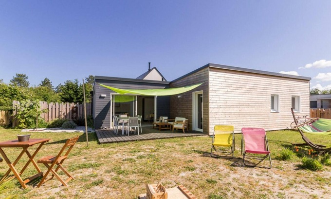 Lingreville Cottage | Bright house with terrace and parking 800m from the beach