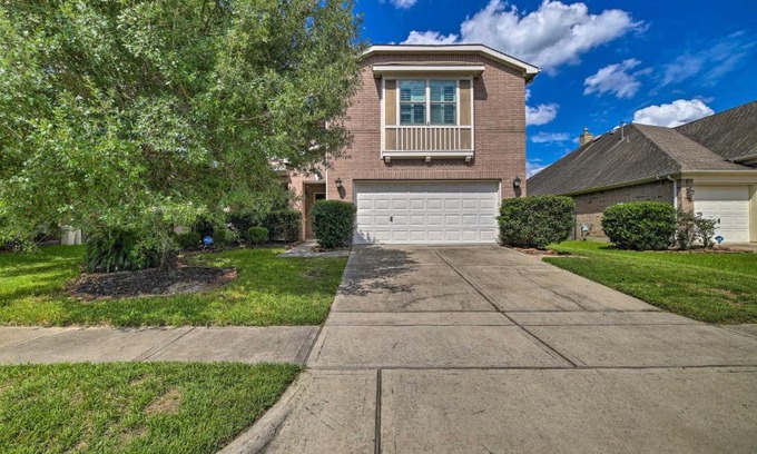 Humble House | Bright Humble Home with Patio and Charcoal Grill!