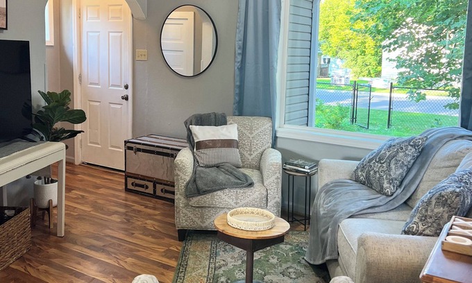 Thief River Falls House | Bright Little Getaway - Fenced in Yard