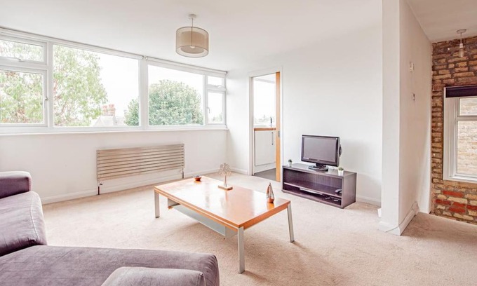 Chiswick Riverside Apartment | Bright Modern 1 Bed Flat 5min walk from Station