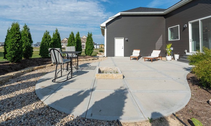 Sun Prairie House | Bright, modern & spacious 3-bedroom home with AC, WiFi in fantastic Sun Prairie