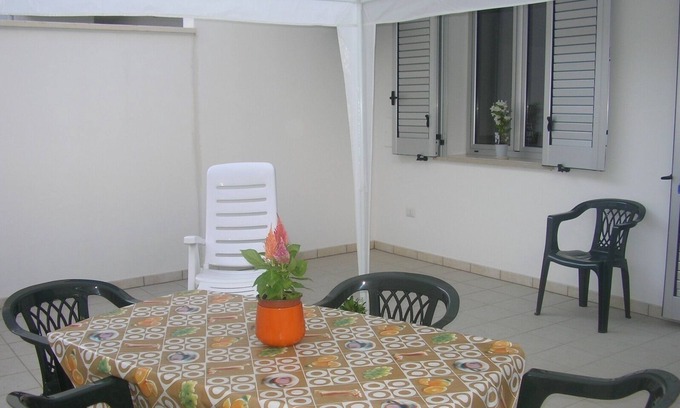 Lido Conchiglie Apartment | BRIGHT NEW BASEMENT WITH GARDEN 4 PLACES